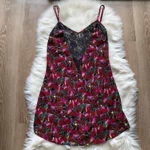 VS • Vintage Gold Label Floral Lace Nighty